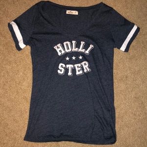 Hollister V-neck tee